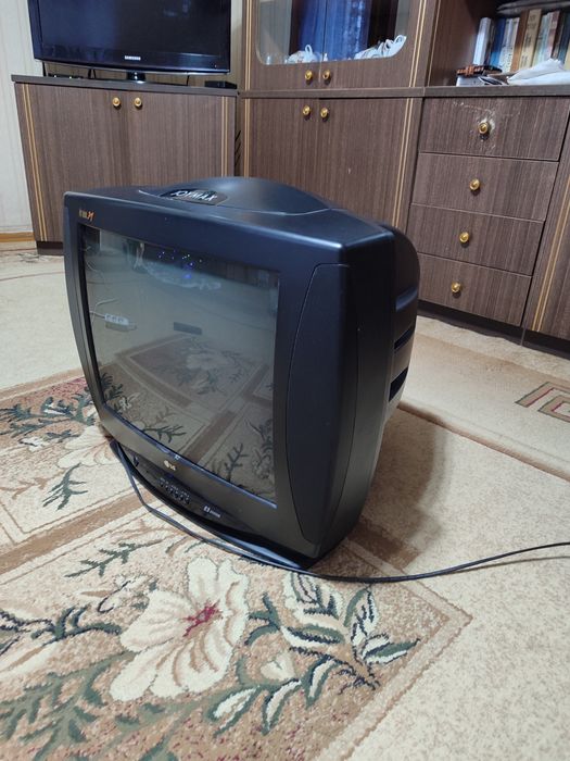 Телевизор LG (бу)