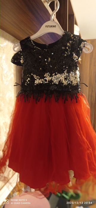 Продам нарядное платье для девочки