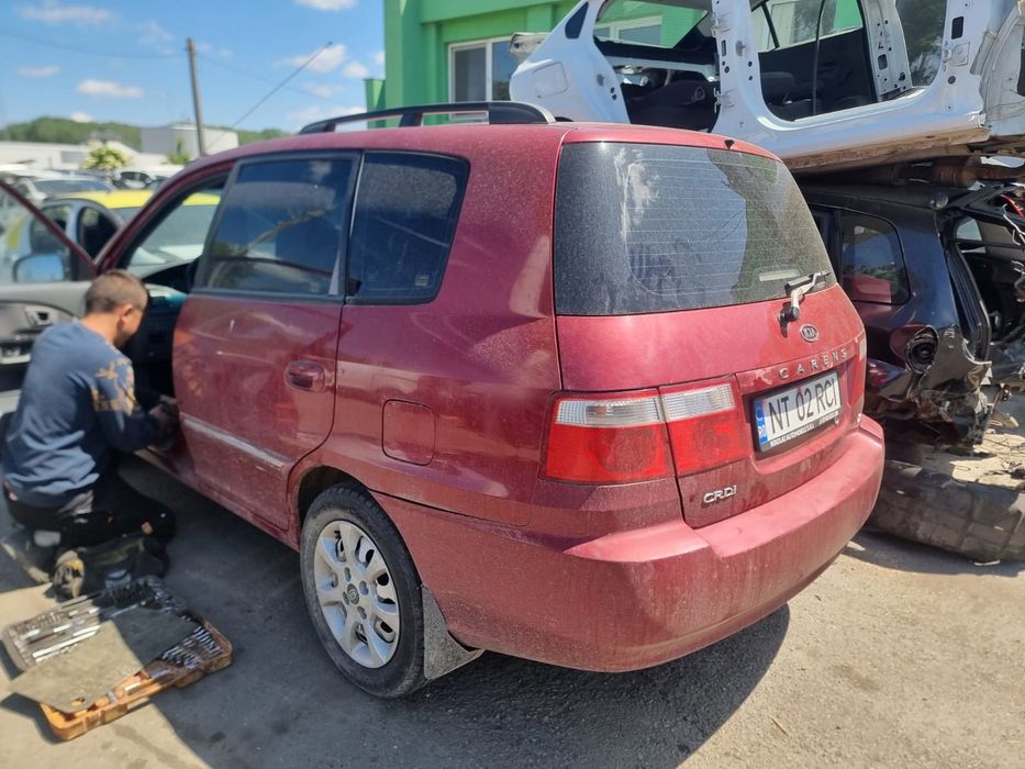 Brat drepata fata Kia Carens 1 (RS) (facelift) (2002 - 2006)