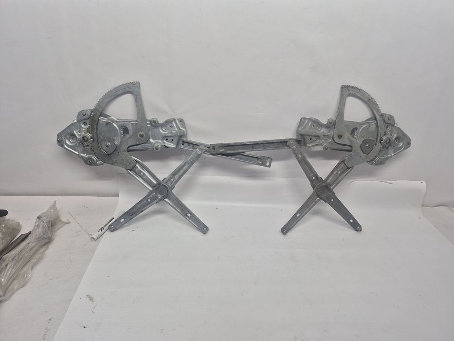 Стеклоподьемник передний BMW E34