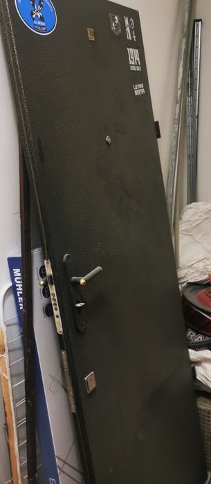 Метална врата, ползвана