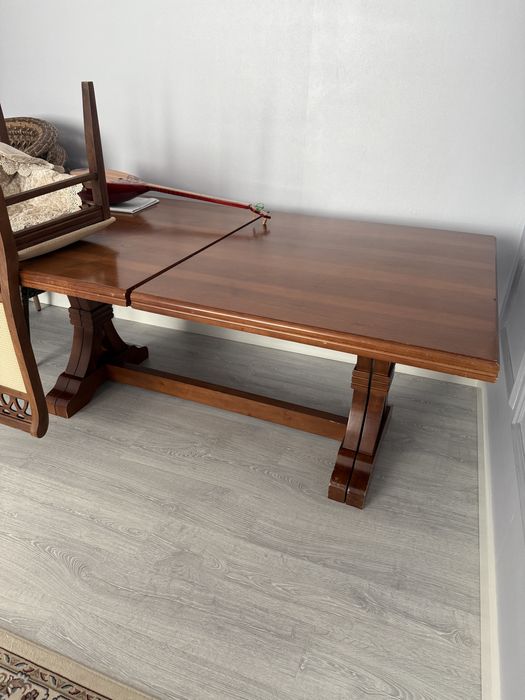 Стол со стульями