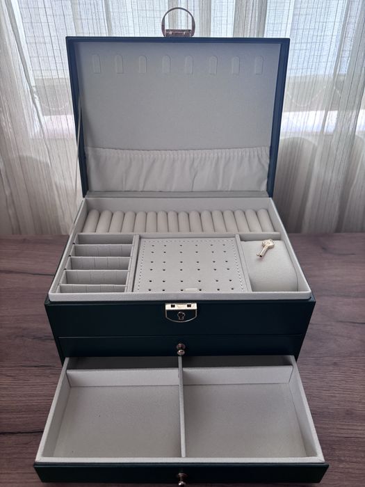 Чисто нова кутия за бижута и аксесоари