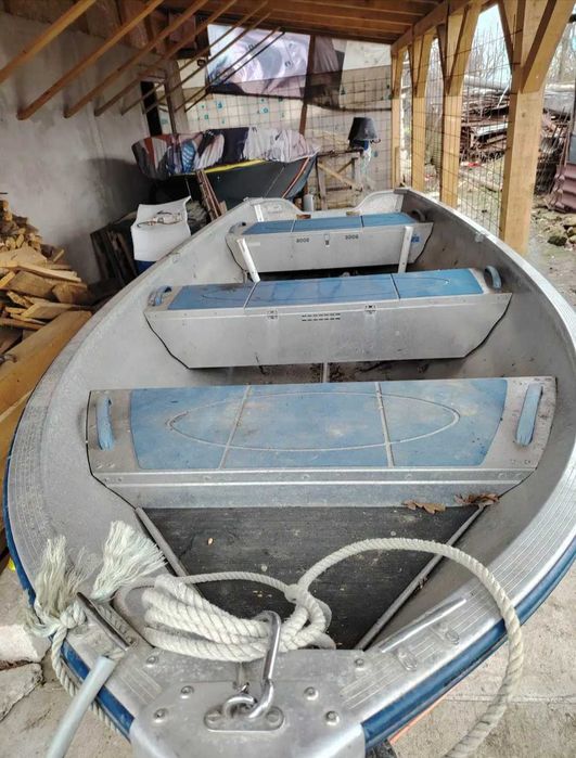 2015 - Barca aluminiu Linder 440 + motor 8 hp + peridoc