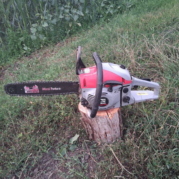 Vând Drujbă Blade Alpin 520 pe benzină, 52 cc, lamă 45 cm
