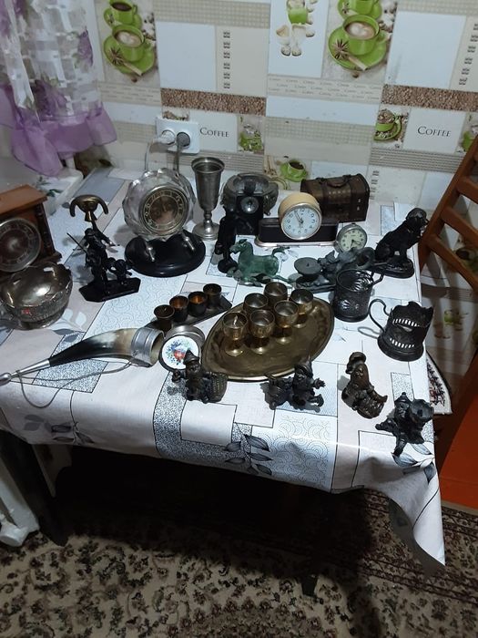 Продам часы, подстаканники, статуэтки