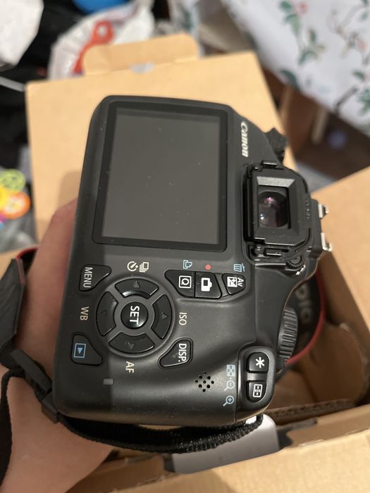 Canon 1100D в отличном состояний