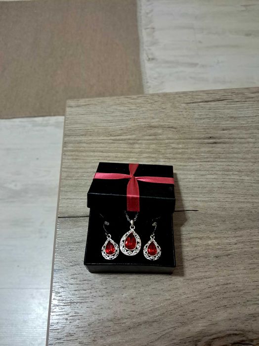 Посребрена Колие с обеци