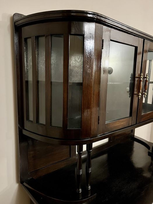 Старинен бюфет + часовник подарък