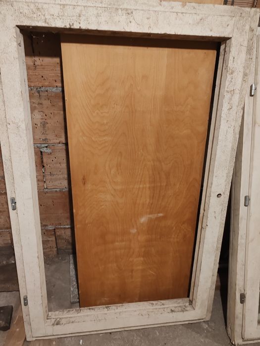 Продавам Дървена Дограма,