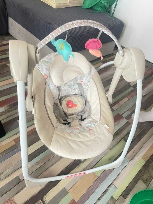 Balansoar automat pliabil cu diferite viteze pentru bebelusi