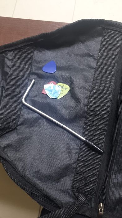 Продам электрогитару Smiger