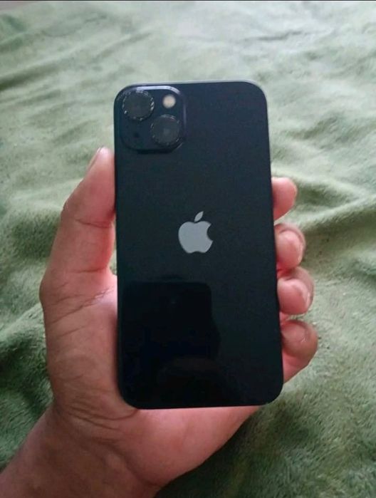 Vând iPhone 13 detalii în privat