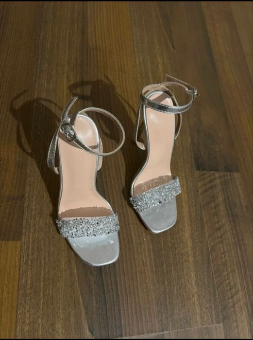 Sandale cu toc argintii