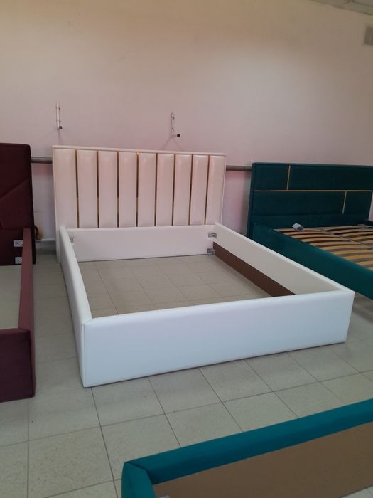 Продам новые кровати , пуфики