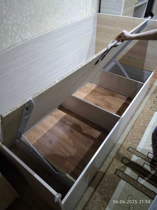 СРОЧНО: Продается диван как новый ! 195х96 см