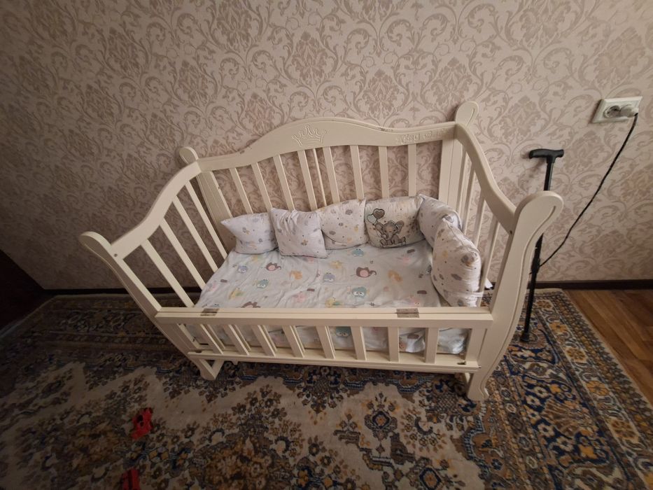 Продаётся детская кроватка-качалка King Baby