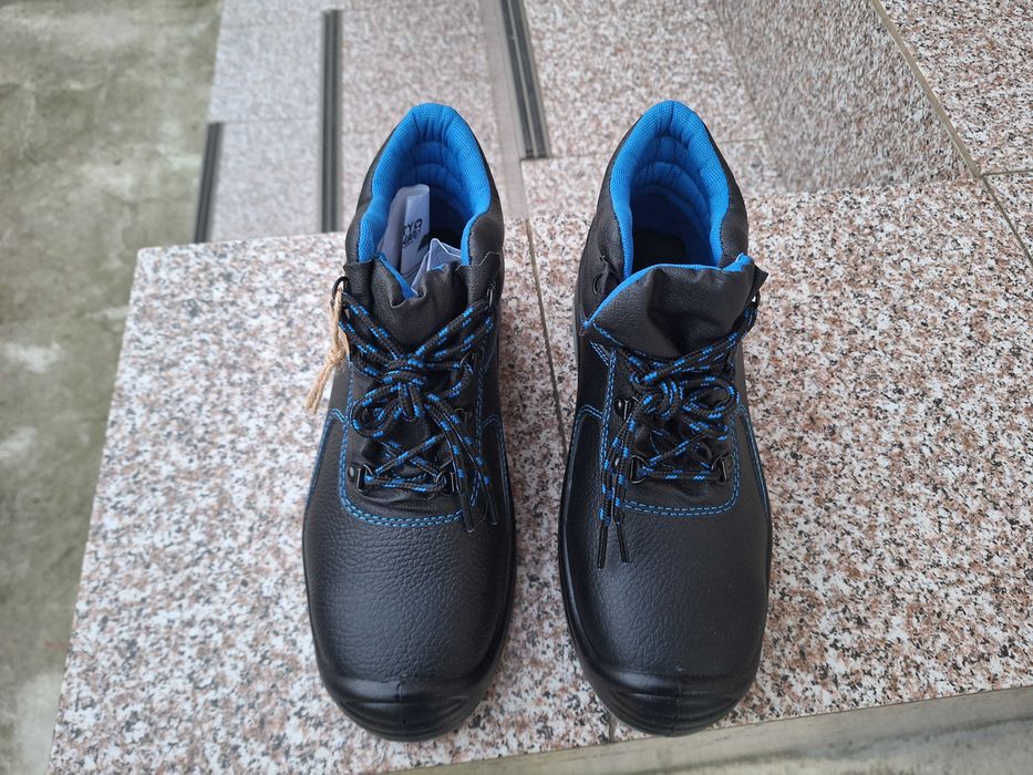 Vand Bocanci de lucru, marime 40, sunt NOI nefolositi