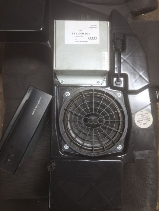 Subwoofer + stație Audi A4 B6 B7