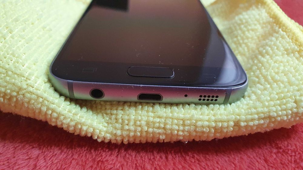 Samsung S7 foarte bine intretinut cu multe accesorii