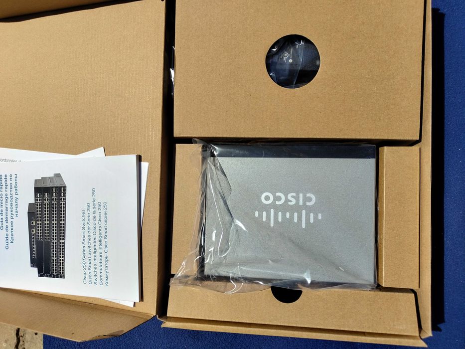 Switch administrabil Cisco SG250-08HP , 8 Porturi gigabit