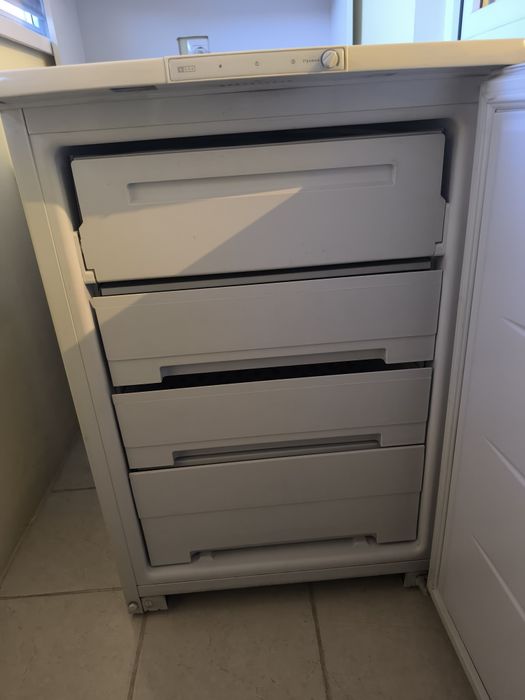 Продам морозильник Бирюса