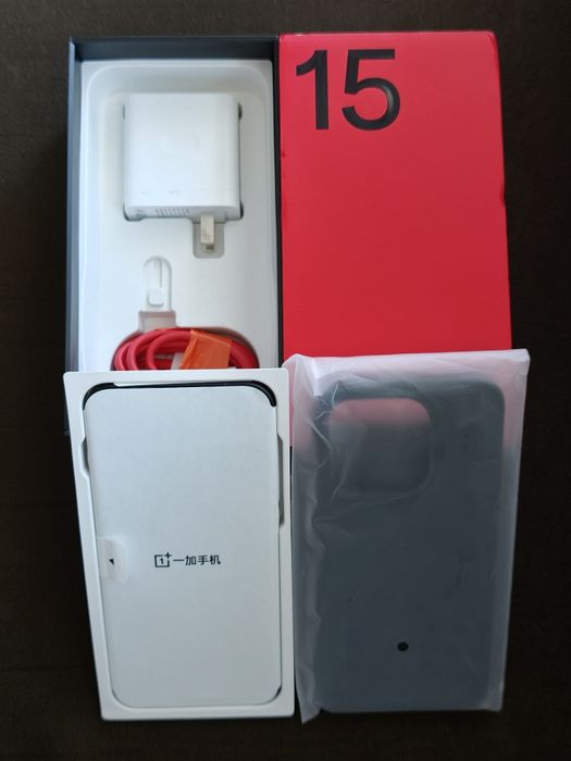 OnePlus 15 12/256 като нов