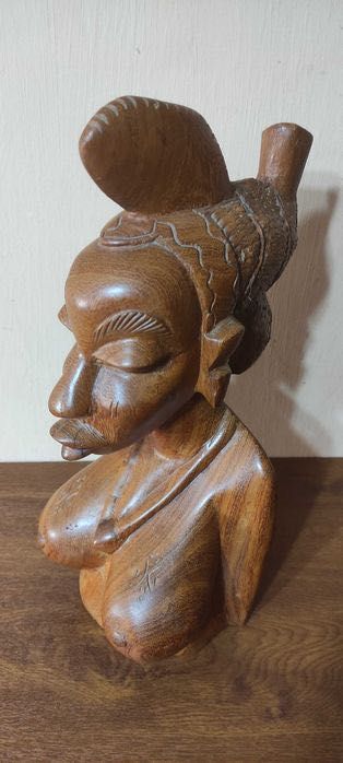 Sculptura africana - bust femeie