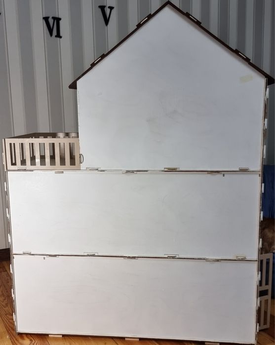 Большой кукольный домик