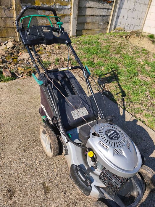 Mașini de tuns iarbă funcționale și ptr piese
