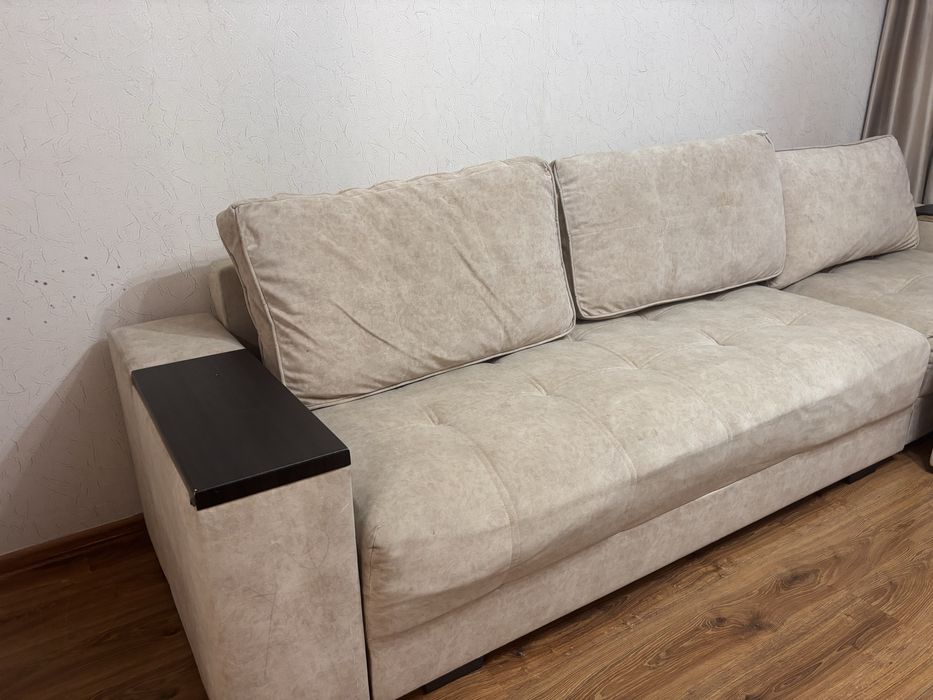 Продается диван.