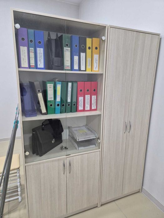 Стол руководителя и шкаф для документов