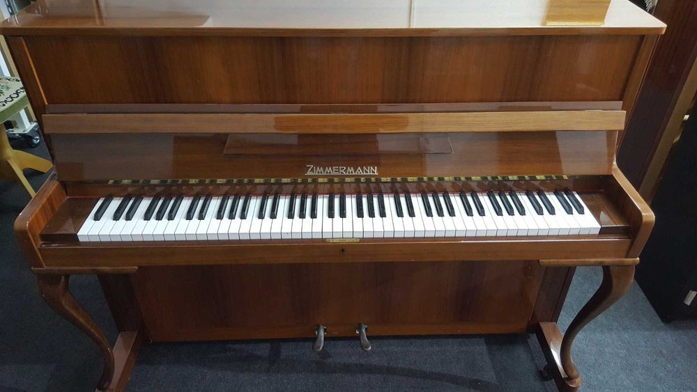 Vand piane şi pianine noi şi second TOP CLASS!