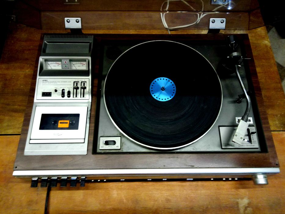 «AIWA AF—5050», cабвуфер и MW/FM Radio CD player «DURABRAND CD—91»