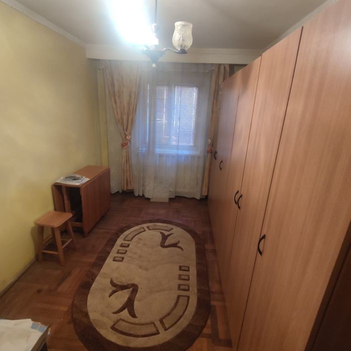 Vând apartament cu 3 camere
