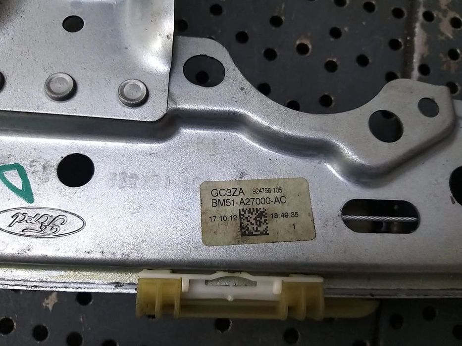 Macara manuala geam dreapta spate ford focus 3 cb8 bm51a27000ac