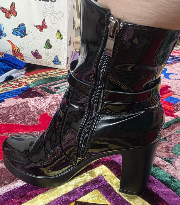 Аяқ киім әйелдердікі