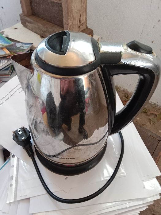 Продам электрочайник.