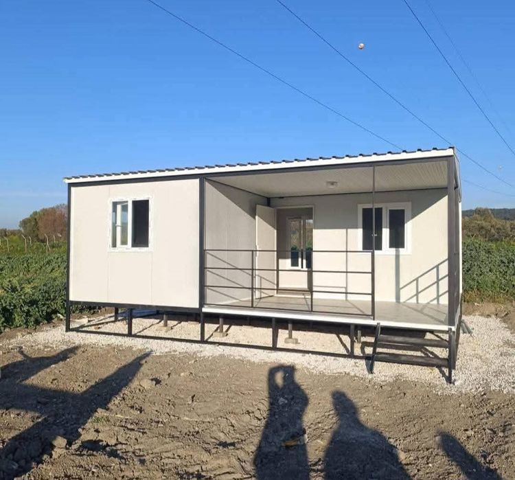 Vindem case din structura metalica