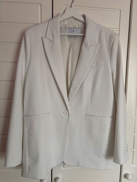 Бяло дамско сако