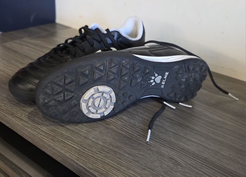 Футболни обувки стоножки Kelme 35