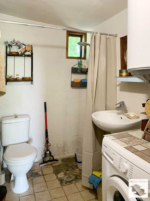 125182 Възрожденска къща с 3 спални и кладенец  в с. Средни Колиби