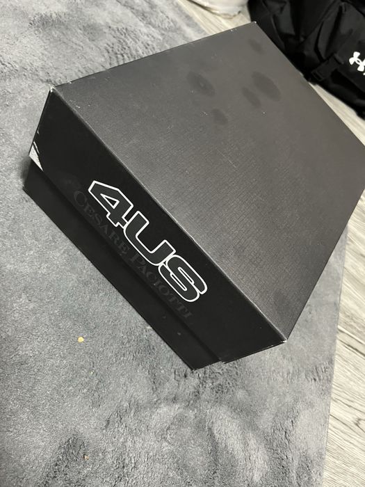 Обувки:Cesare Paciotti