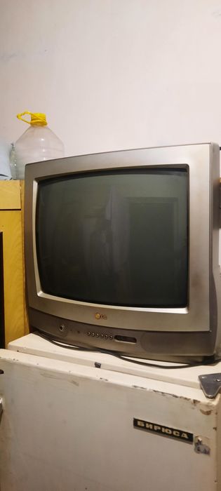 2 телевизора старые