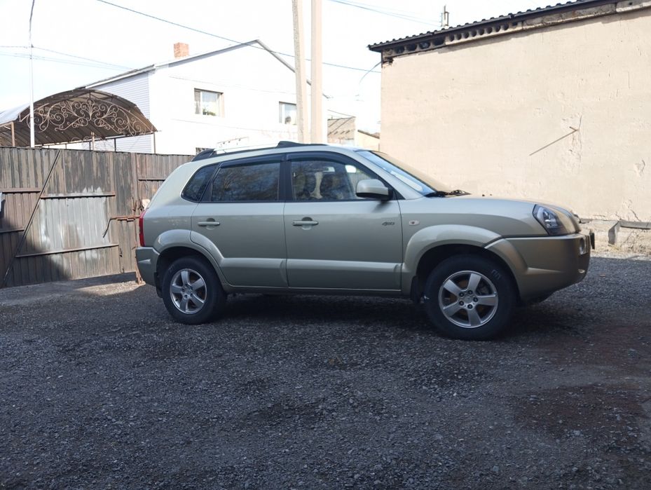 продаю машину Hyundai Tucson