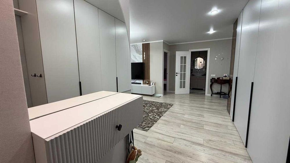 Продам 4 комнатную квартиру