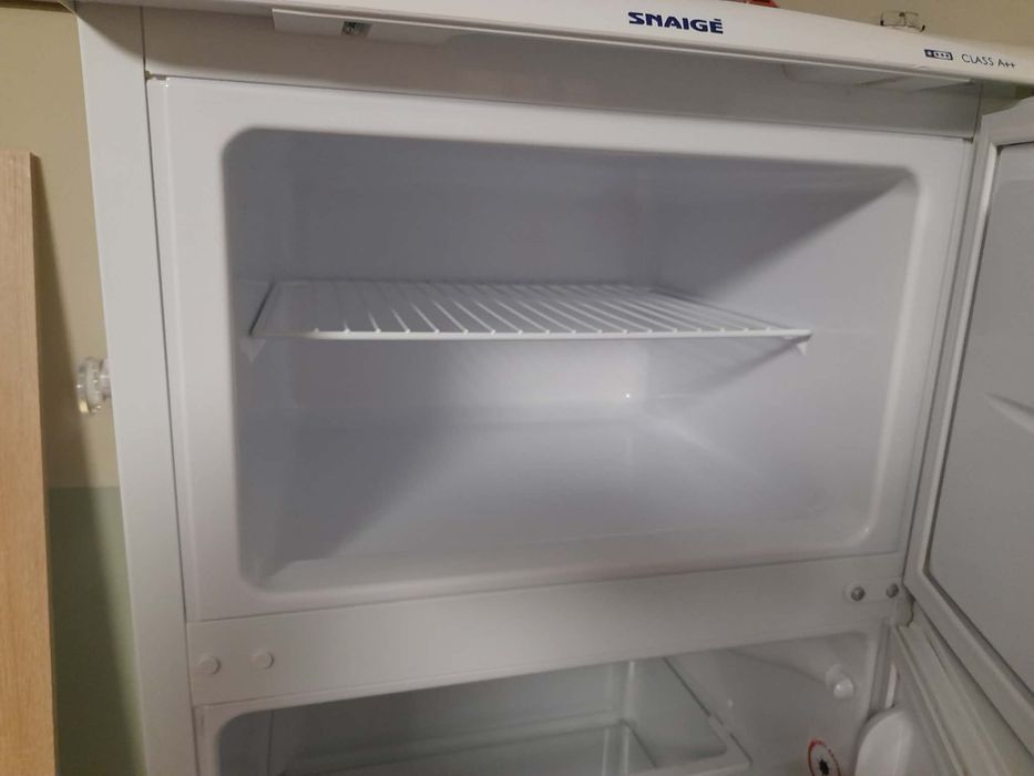 Хладилник с горна камера Snaige (Клас A++) – Като нов!