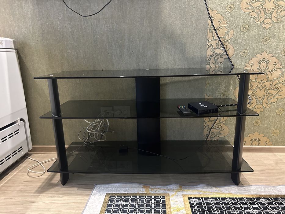 Продам столик для телевизора