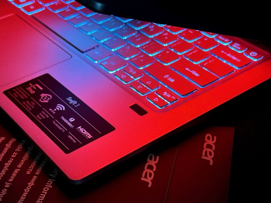 Acer SWIFT 3 METAL GRAY I7 Processorli BIZNESS CLASS notebook