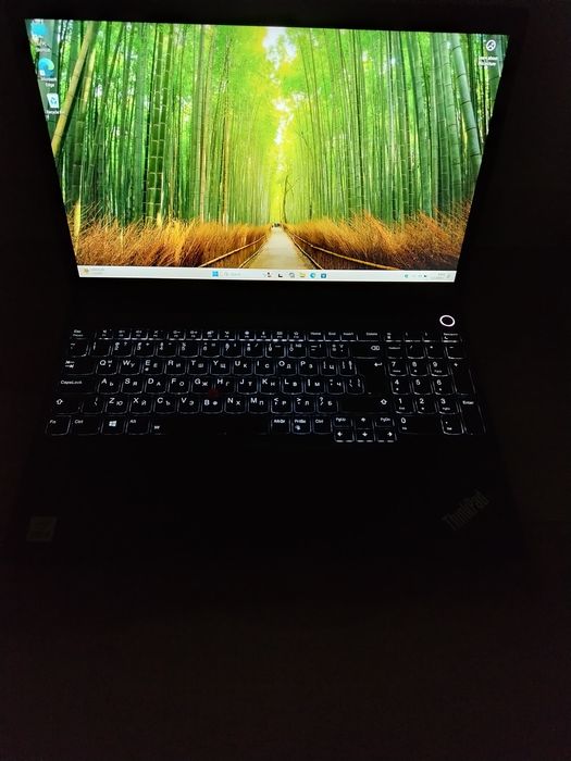 Ултра бърз лаптоп в перфектно състояние Lenovo E15 Gen1 256 SSD 8 RAM